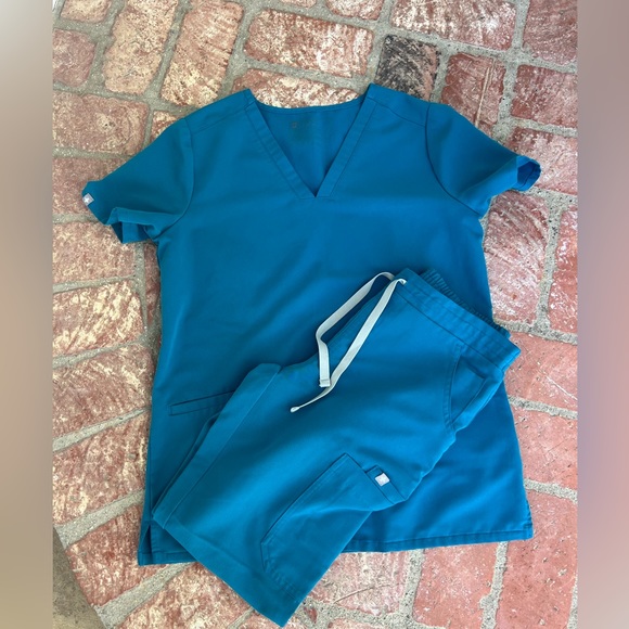 Figs Other Figs Casma Threepocket Scrub Top And Kade Cargo Scrub